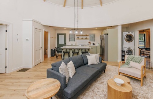 Primrose Apartamento | Coming Soon Sept 2025 | Modern Silo Stay | Hot Tub