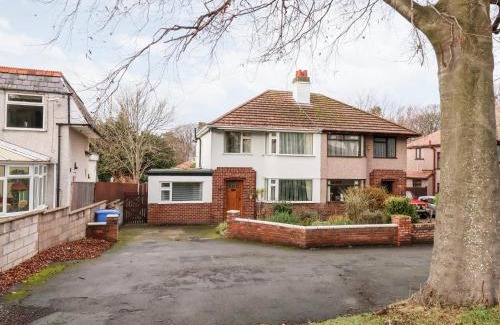 Prestatyn Casa | The Hollies