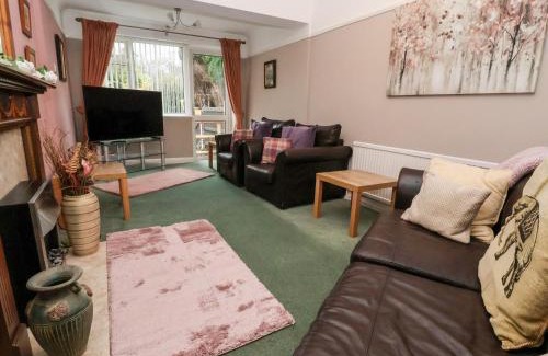 Prestatyn Casa | The Hollies