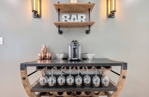 Holly Apartamento | The Holly Herald Downtown Battle Alley