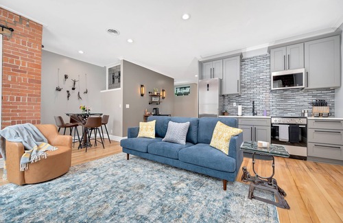 Holly Apartamento | The Holly Herald Downtown Battle Alley