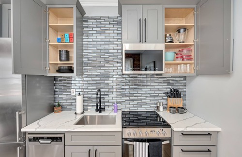 Holly Apartamento | The Holly Herald Downtown Battle Alley