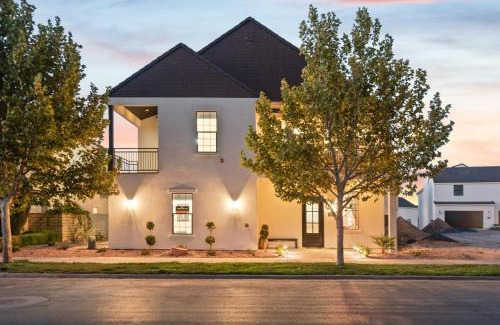 Hurricane Casa | The Hollywood Mansion