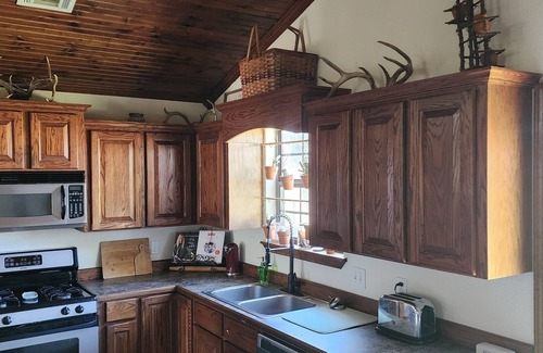 Stringtown Casa | The home between 2 lakes! Charming 3-bedroom house with AC, WiFi, and much more!