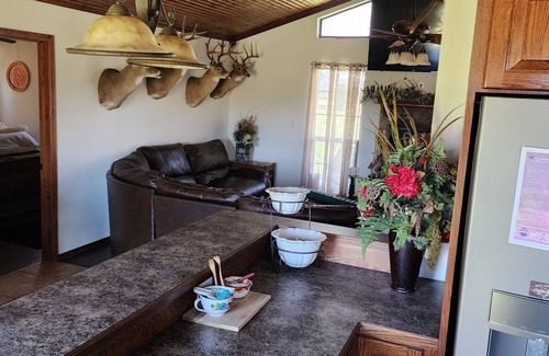 Stringtown Casa | The home between 2 lakes! Charming 3-bedroom house with AC, WiFi, and much more!