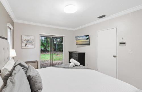 River Oaks Casa | The Home in The Oaks - By Avi