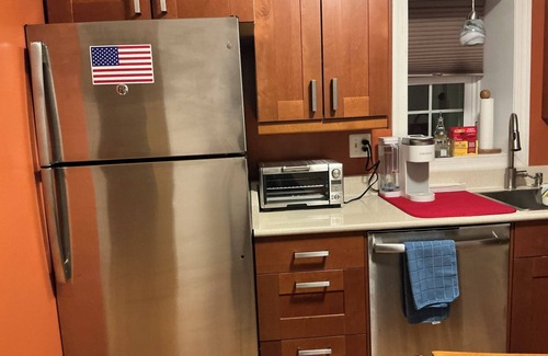 Silver Spring Casa | The Home in Washington DC, 2 bedrooms, 4 beds, Free parking, kitchen & laundry.