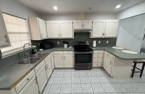 Cameron County Casa | THE HOME OF THE EXPLORERS ,close to SpaceX,Rio grande LNG ,Port Isabel,airport
