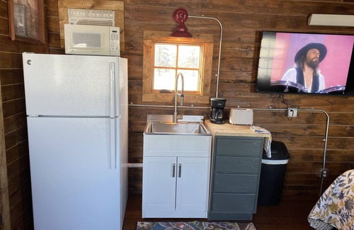 Blanchard Cabina | The Homestead Cabin at the Hillsboro Campground