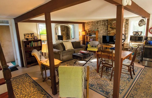 Gloucester Casa | The Homestead: Elegant Victorian & Maids Quarters