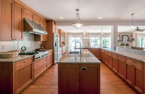 Kauneonga Lake Casa | The Homestead Main House: Lakefront Fun—Sleeps 22!