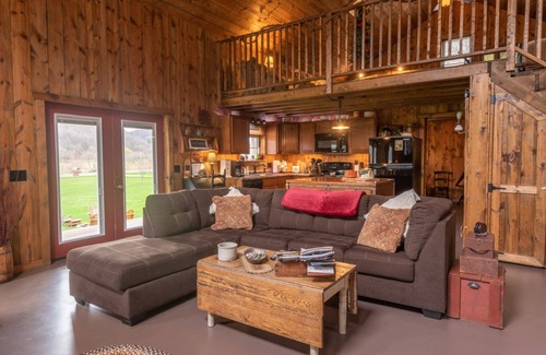 Westby Cabina | El Granero Miel Miel Casa LLC