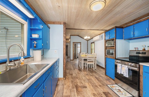 Bakersville Casa | The Honeycomb Hideout-Charming 2-bedroom house in marvelous Bakersville