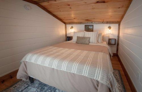 Lookout Valley Neighborhood Association Casa | The Honeycomb House
