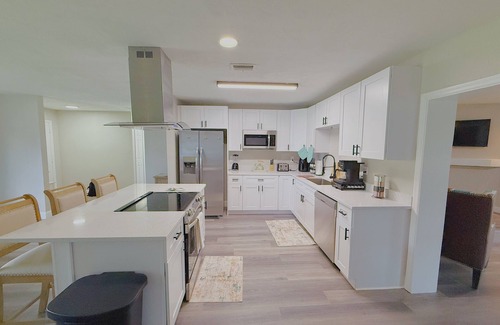 South Daytona Casa | The Honu Hideaway - 3-Bedroom modern home, sleeps 8, in sunny South Daytona