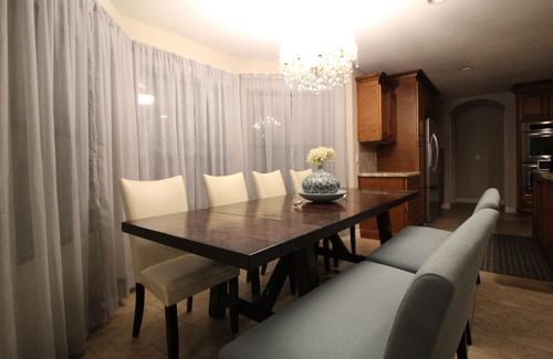 Estate Grove Valencia Est Casa | ¡El retiro de Hope Street! Una finca de lujo de 6,300 pies cuadrados
