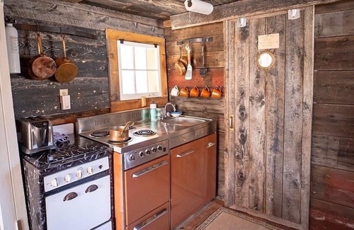 South Londonderry Cabina | The Horse Run-in Cabin