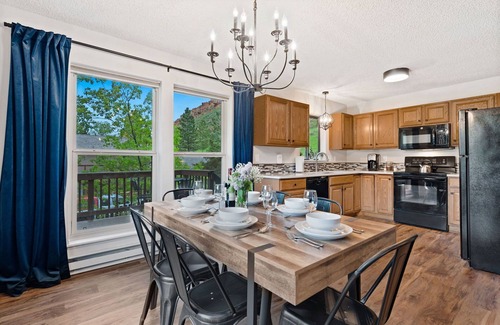 Fort Collins Casa | The Horsetooth Stoop | Biking, Boating & Sunsets