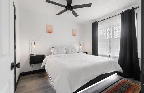 Northeast Pensacola Casa | The Hosta Hangout - A Luxury Central Haven