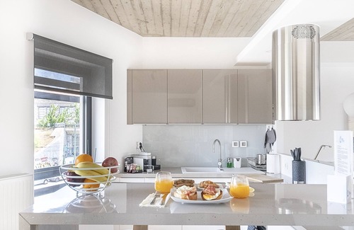 Gazi Apartamento | The HostMaster Persephone Yellow Opulence (2nd floor)