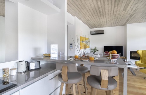 Gazi Apartamento | The HostMaster Persephone Yellow Opulence (2nd floor)