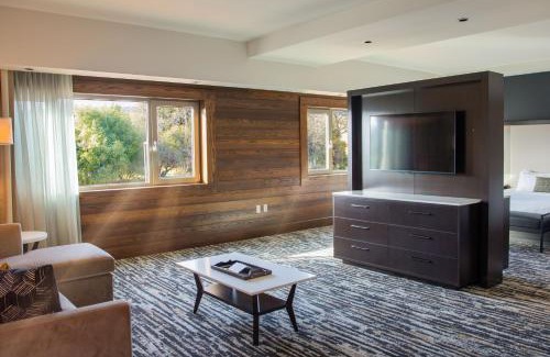 Tuolumne Complejo | The Hotel at Black Oak Casino Resort