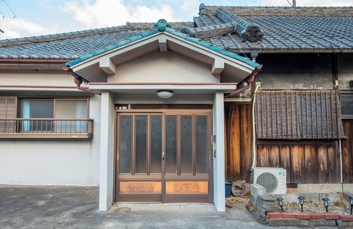 Sennan District Casa | The hotel can accommodate up to 12 people, 132 ㎡ of space, 35 minutes from Kansai Airport, 1 minute walk from Takako Station on the Nankai Main Line, and ideal for exploring Osaka and Wakayama.