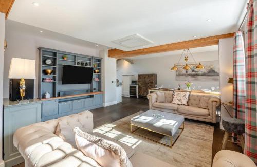 Leyburn Casa | The House at The Forbidden Corner