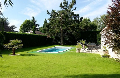 Mennecy Casa | La casa se beneficia de un gran jardín, piscina, se encuentra a 35 km de París.