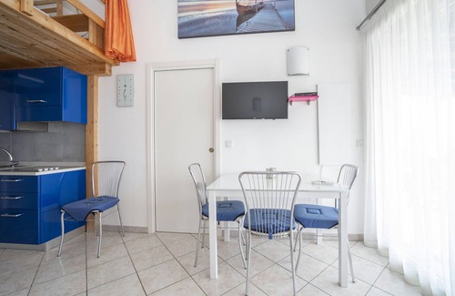 Marine de Saint Ambroggio Casa | LA CASA QUE BRILLA EN LOS RAYOS DEL SOL DE LA PUESTA