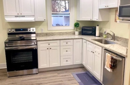 Cuyahoga Falls Casa | The House Hotels - Erie Street 1