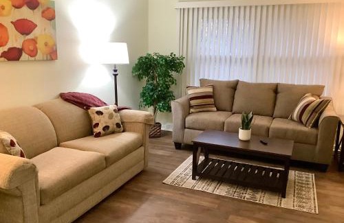 Cuyahoga Falls Casa | The House Hotels - Whole House Erie Street