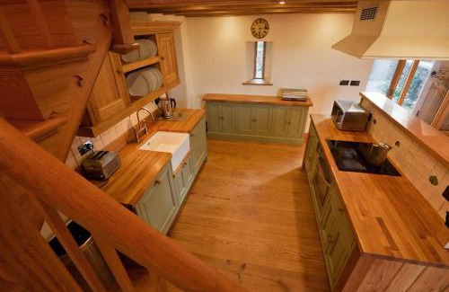 Westbrook Court Casa | The House In The Hills