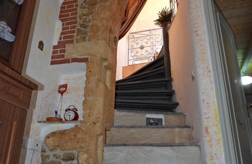 Montescaglioso Casa | La casa al lado del verde frondoso