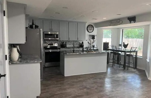 Lawton Casa | The Serenity House: Great Basic Graduation Home for Celebrations & Casino