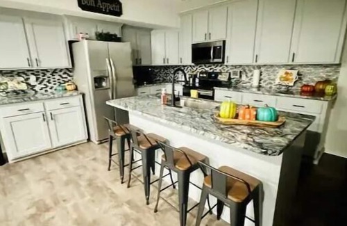 Lawton Casa | The Serenity House: Great Basic Graduation Home for Celebrations & Casino