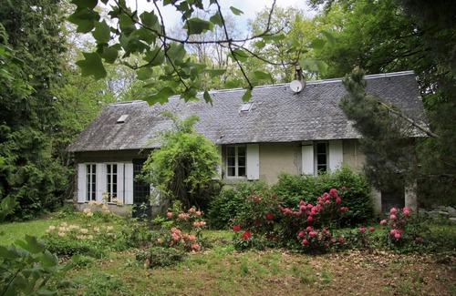 Saissac Casa | LA CASA DE LA GUARDIA / Mansión por el lago Lampy