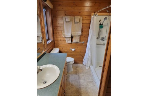 Hayward Cabina | Escape to The House on Round! Now with no cleaning fees!
