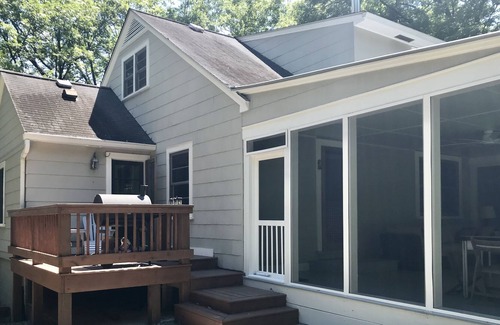 Hillsborough Casa | The House on the Hill! Well-kept Hillsborough home