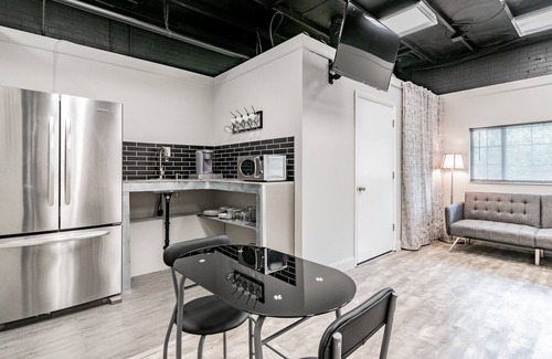 Dade City Casa | The Howard - Industrial Studio Loft - ¡Ubicación céntrica!