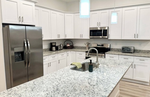 Sanford Casa | The Hub on Cypress Ave - walk to downtown Sanford