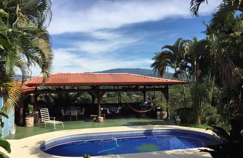 San José Casa | La casa llena de colibríes