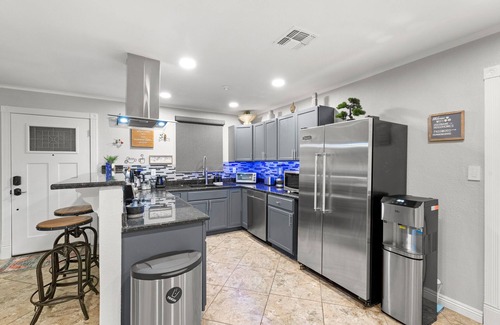 Citrus Plaza Casa | ~The Hummingbird House~ Sauna, Two King Beds, Mountain Views!