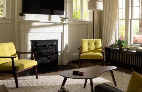 Old Irving Park Casa | The Hummingbird House