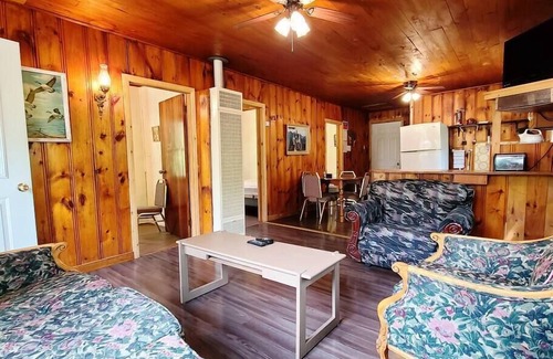 Selwyn Casa | The Hunter - 3-Bedroom River-front Cottage