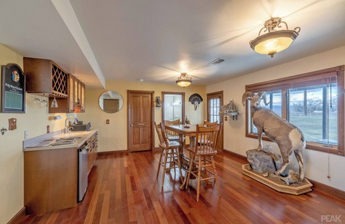 Helena Casa | The Hunter's Lodge on Hauser: The Perfect Getaway!