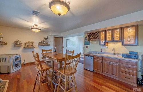 Helena Casa | The Hunter's Lodge on Hauser: The Perfect Getaway!