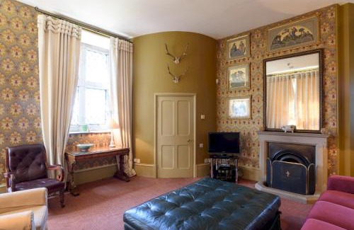 Chatsworth Casa | The Hunting Tower