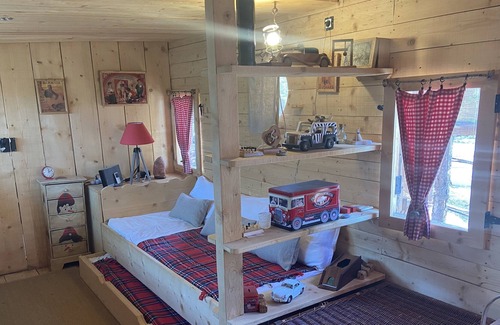 Apt Cabina | The Hut of Happiness