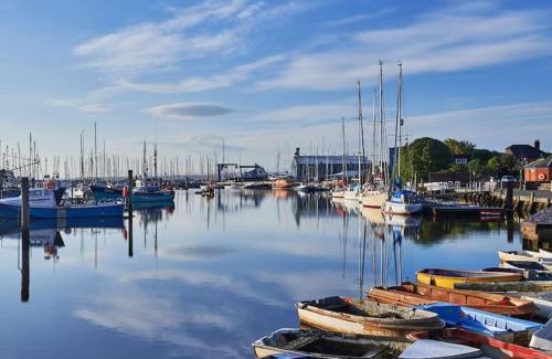 New Forest District Apartamento | The Hut- Private 1 Bed Guesthouse in Lymington Town Centre, garden & parking